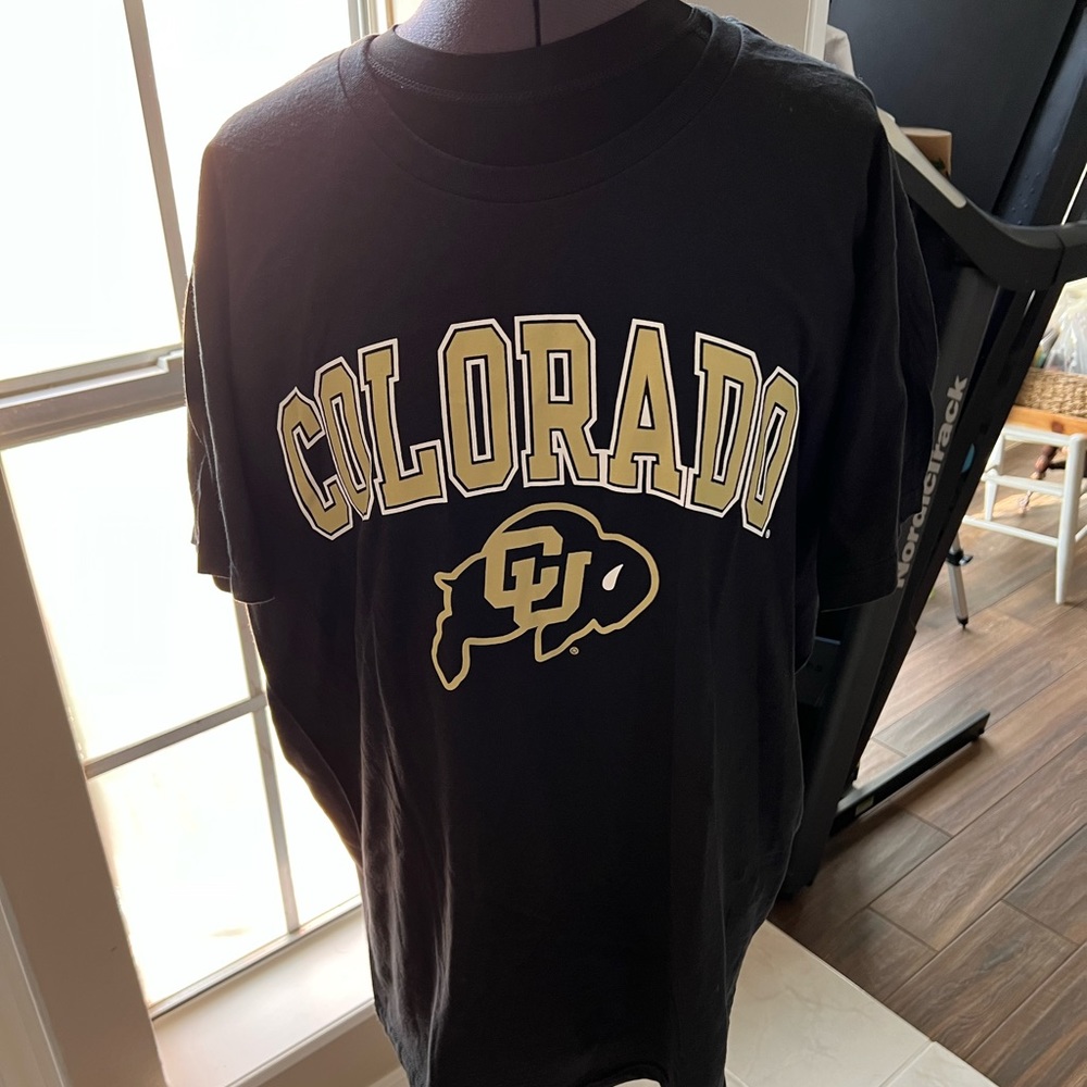 University of Colorado T-shirt by the victory size XL